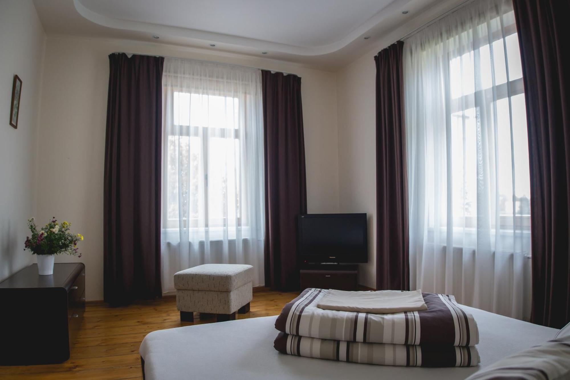 Viesu Maja Janis Hotel Мадона Екстериор снимка